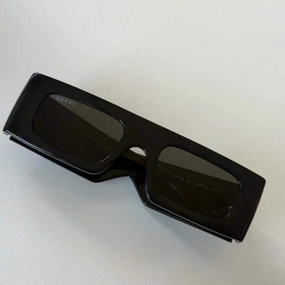 Gucci Sleek Black Sunglasses - Picture 5 of 6